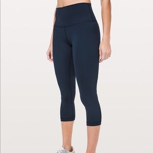 LULULEMON wunder under crops navy size 6